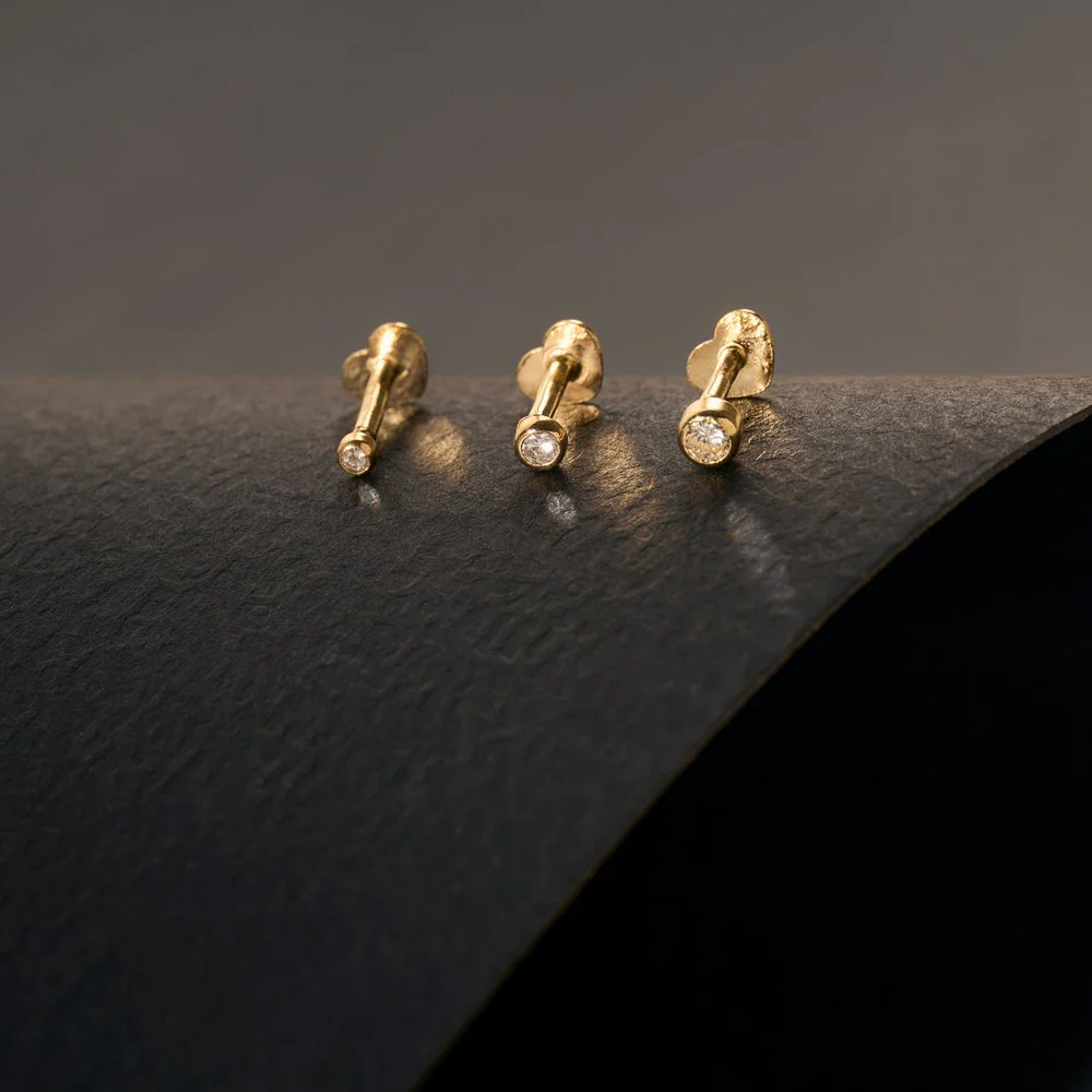 14kt. Labret 1 dia 0,06ct 2,5mm Rør PIERCE52 1stk - Image 3