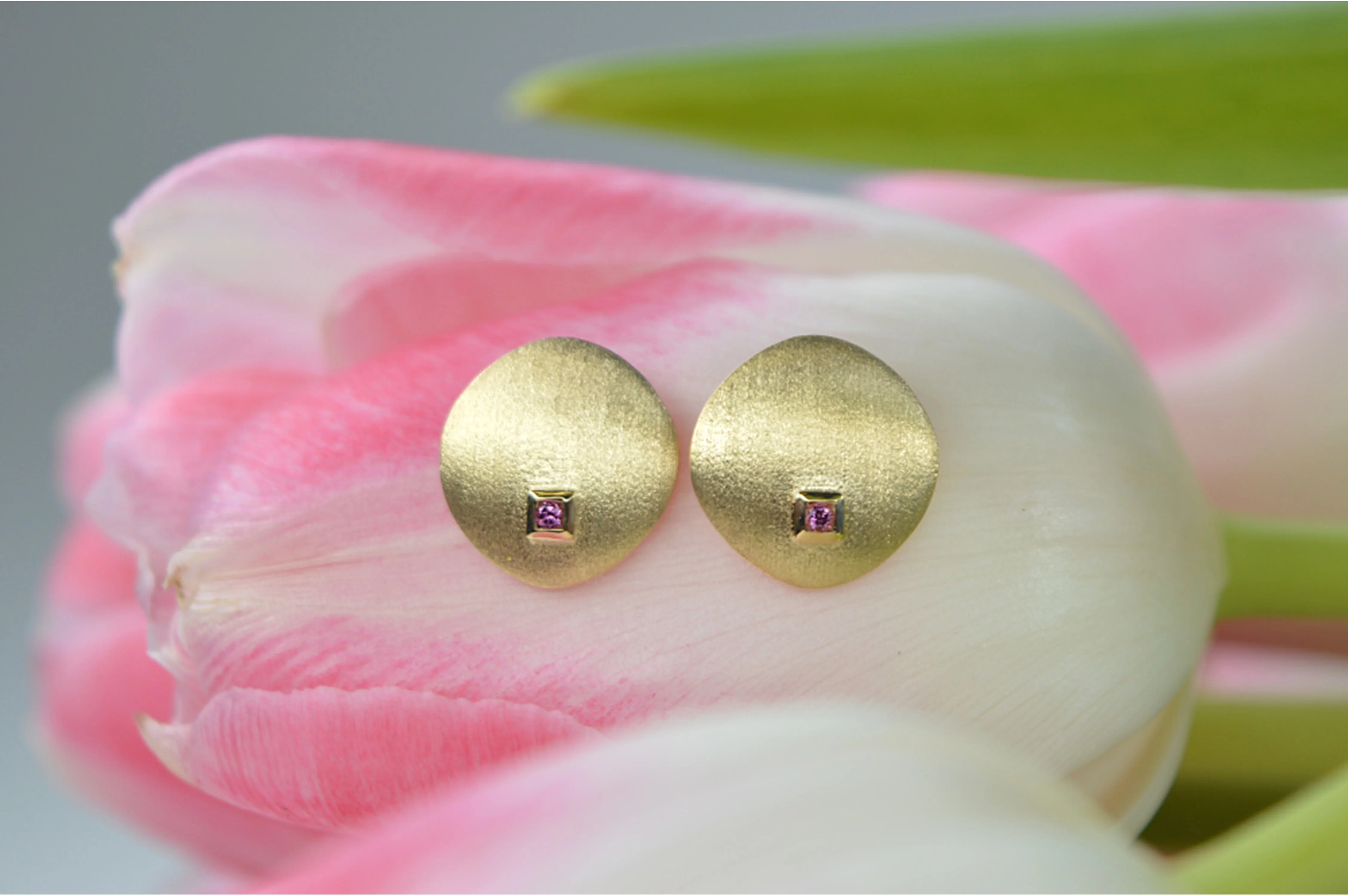 750/- ørehænger mat/børstet, rhodolit 0,02ct - Image 4