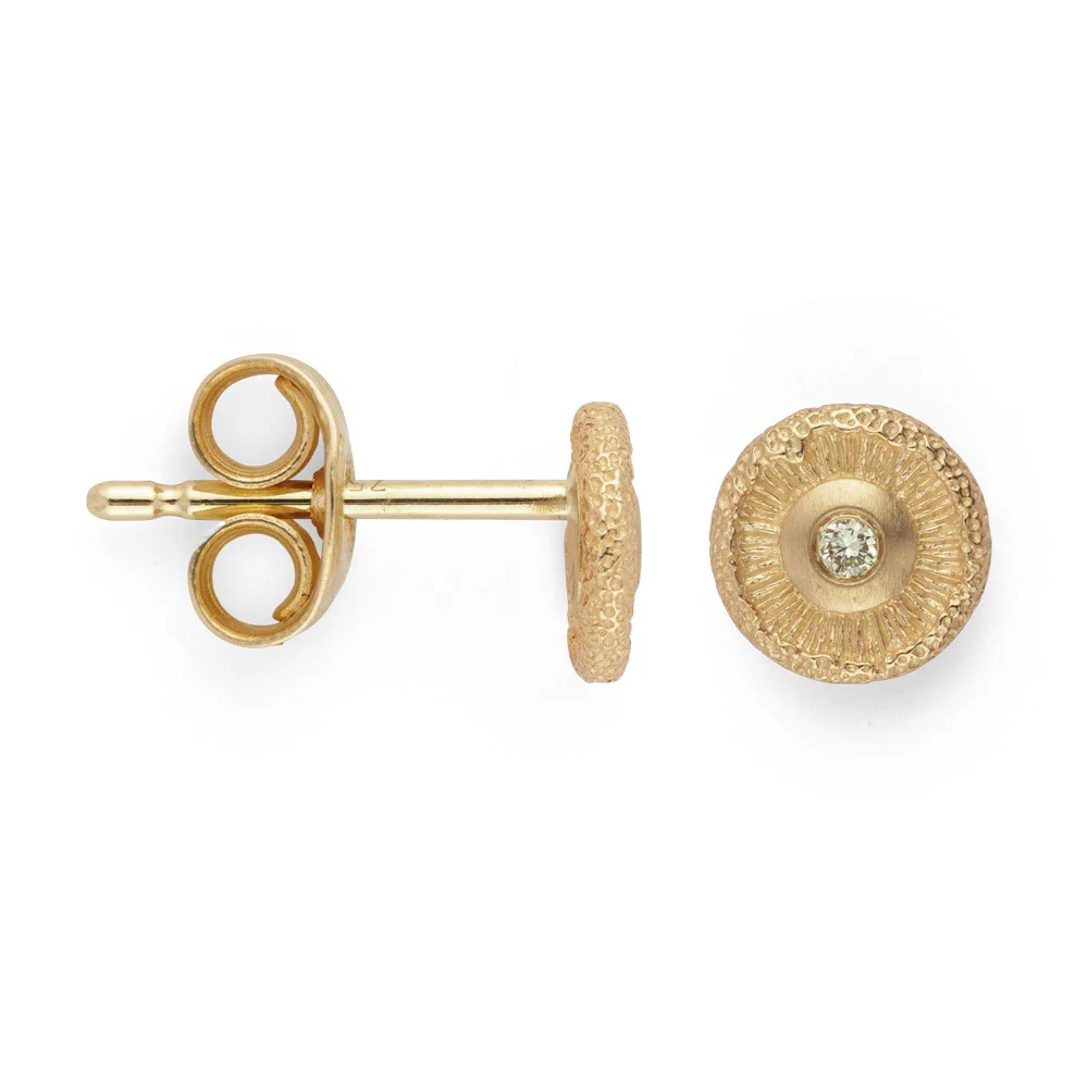 750/- ørestikker mat/teksturerede, 0.02ct