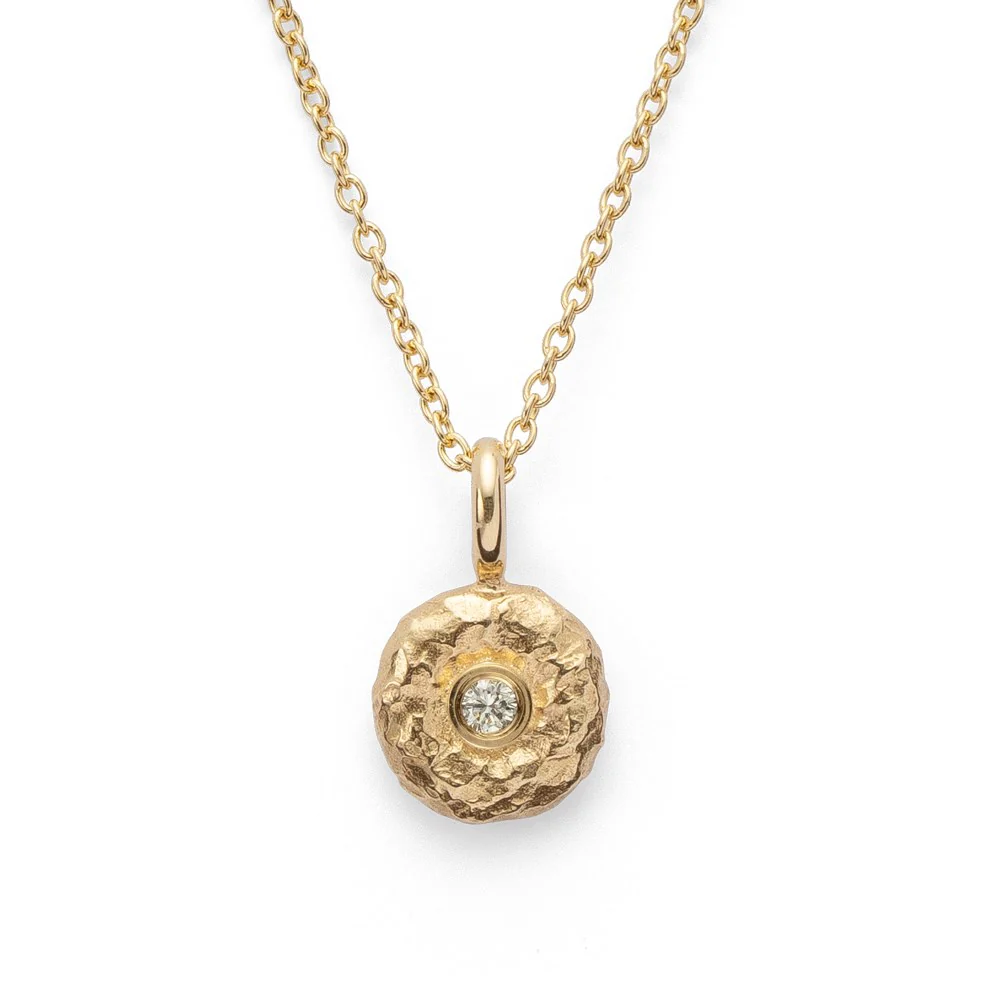 750/- Vedhæng specielt tekstureret, 0,03ct W-SI