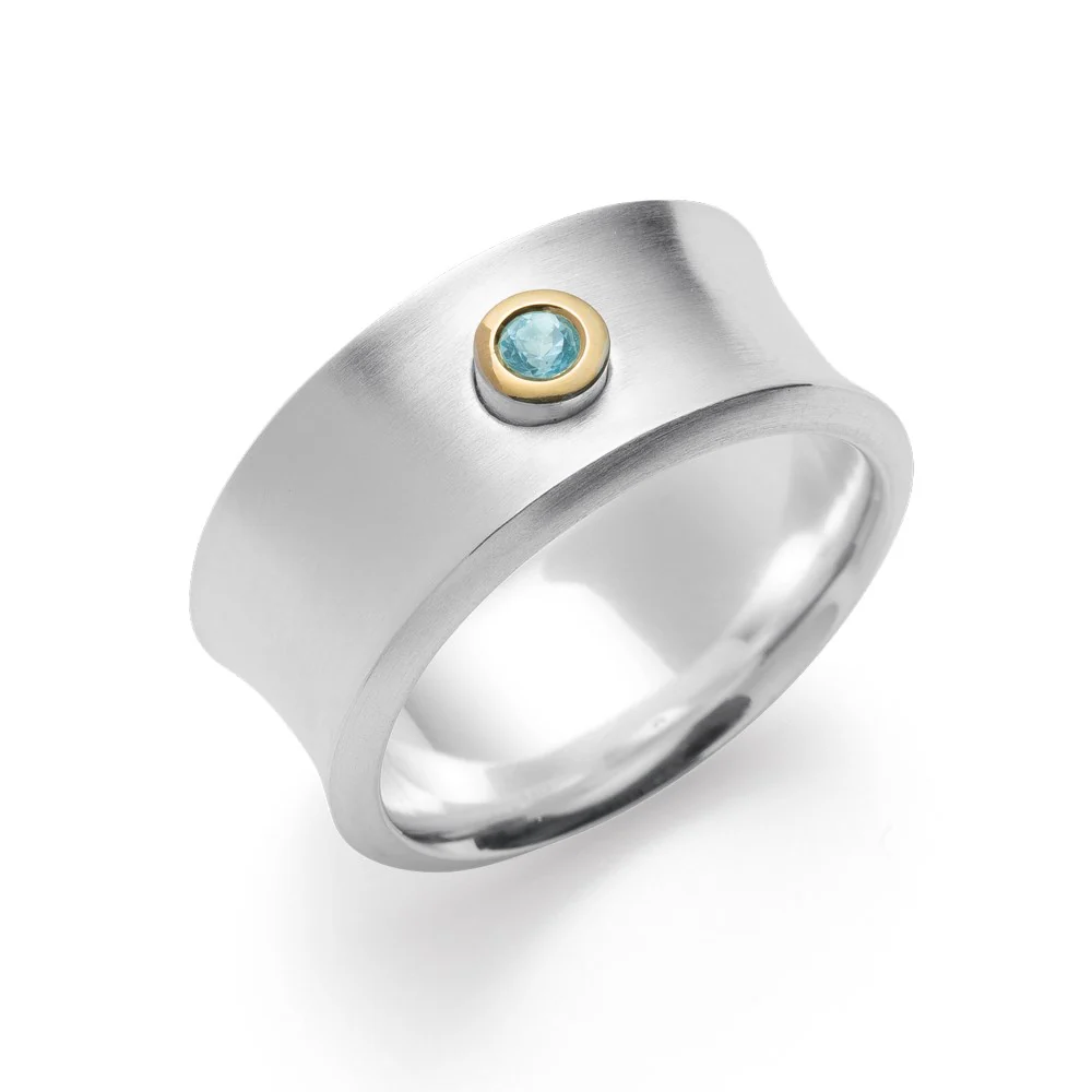 925/- Ring, fg 18K mat/blank, blå topas 0,08ct