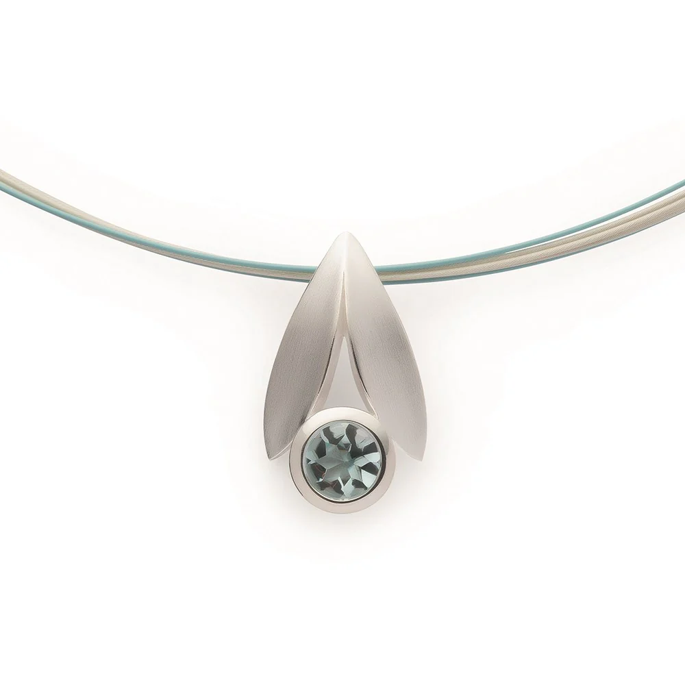 925/- Vedhæng, mat/poleret, blå topas 0.93ct