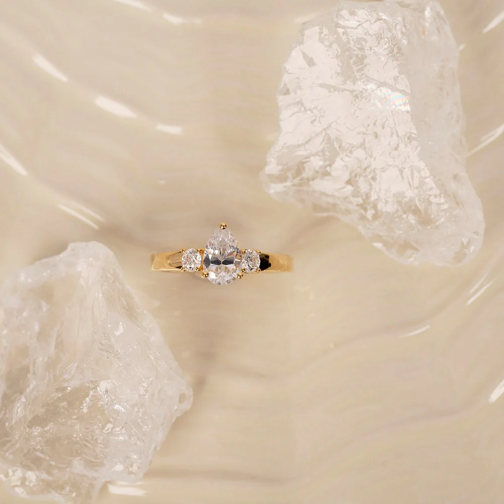 LUXURY Classic dråbe 14kt. guldring m. lab grown diamant 1,33ct TW/VS2