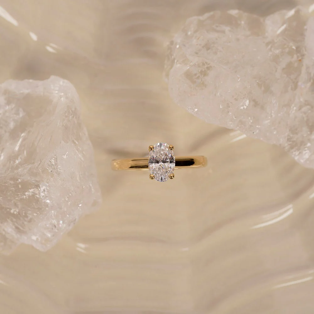 LUXURY Classic oval 14kt. guldring m. lab grown diamant 1,0ct TW/VS2