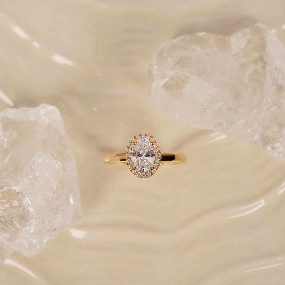 LUXURY Halo oval 14kt. guldring m. lab grown diamant 1,12ct TW/VS2