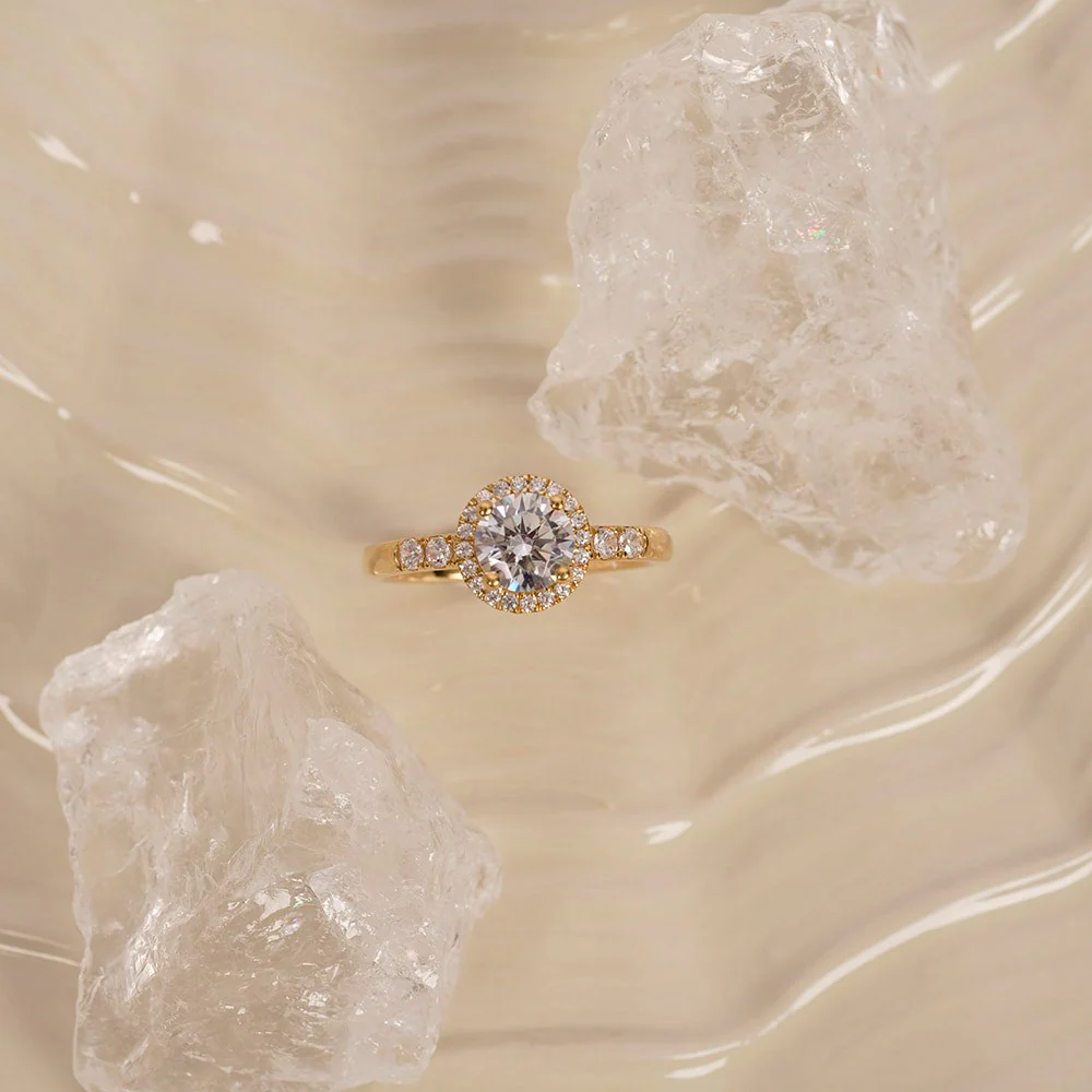 LUXURY Halo rund 14kt. guldring m. lab grown diamant 1,32ct TW/VS2