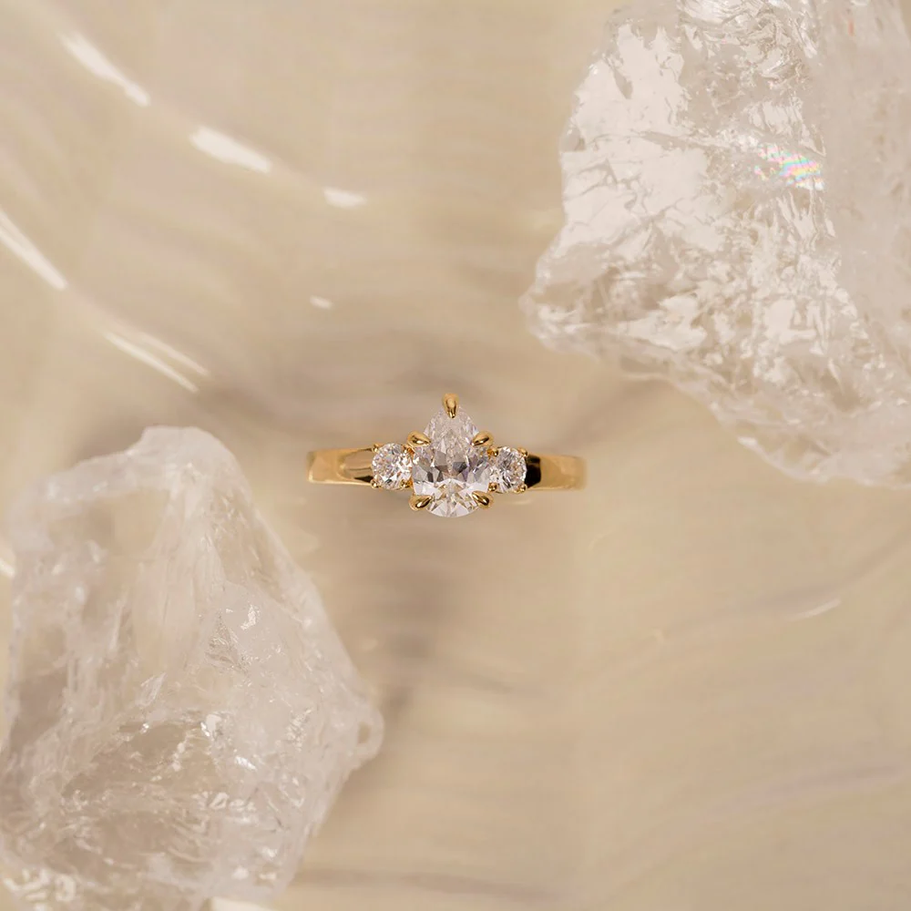 LUXURY Modern dråbe 14kt. guldring m. lab grown diamant 1,33ct TW/VS2