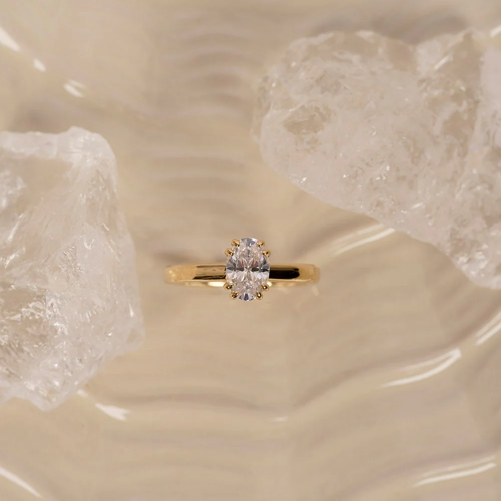 LUXURY Modern oval 14kt. guldring m. lab grown diamant 1,0ct TW/VS2