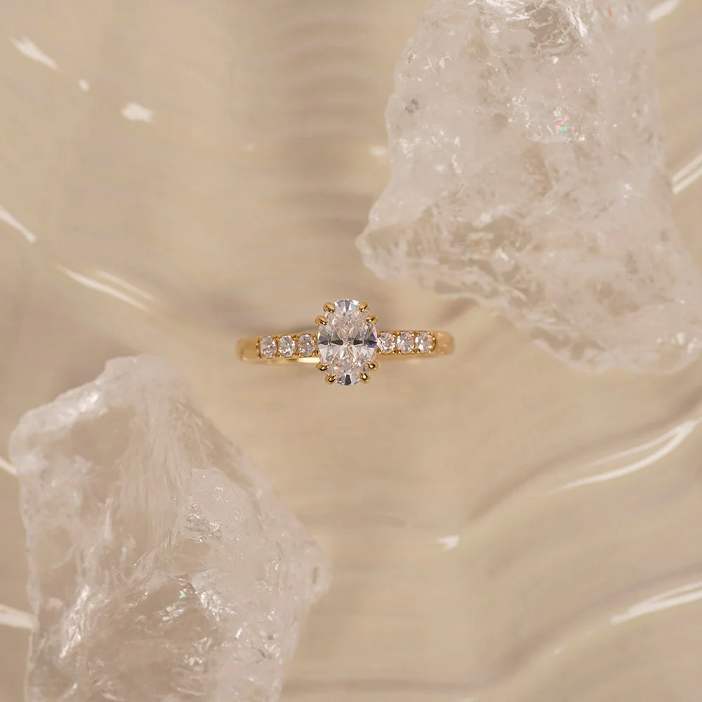 LUXURY Modern oval 14kt. guldring m. lab grown diamant 1,2ct TW/VS2