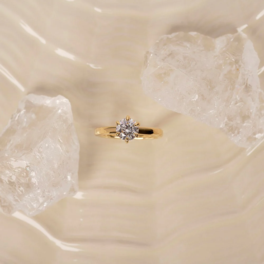 LUXURY Modern rund 14kt. guldring m. lab grown diamant 1,0ct TW/VS2
