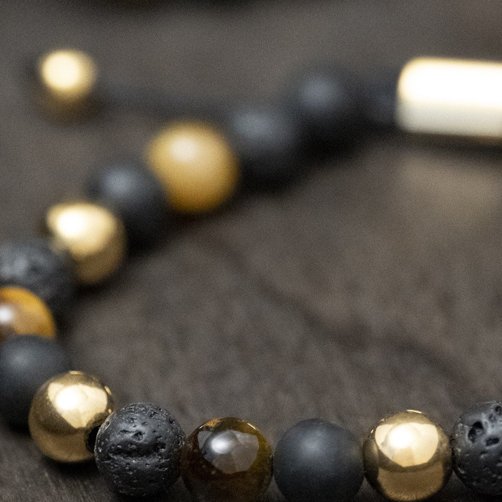 SON armbånd sort agate/lava/tigerøje og IP gold 8mm - Image 3