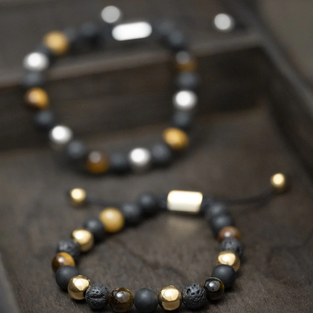 SON armbånd sort agate/lava/tigerøje og IP gold 8mm - Image 4