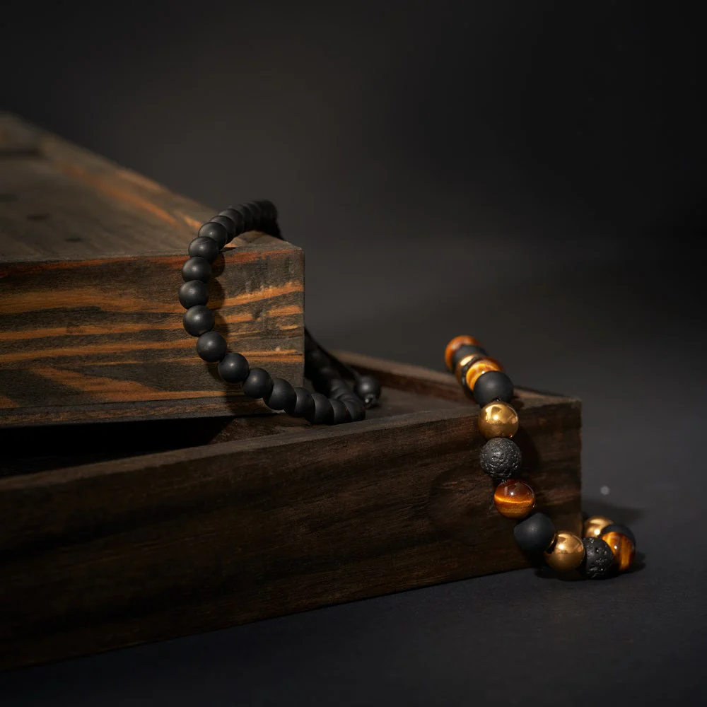 SON armbånd sort agate/lava/tigerøje og IP gold 8mm - Image 5